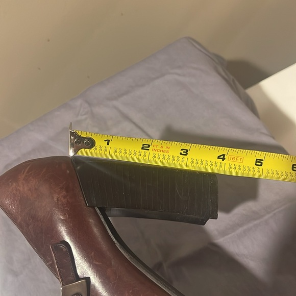 Brown leather pumps previously worn in excellent condition size 6 1/2 - Picture 10 of 13
